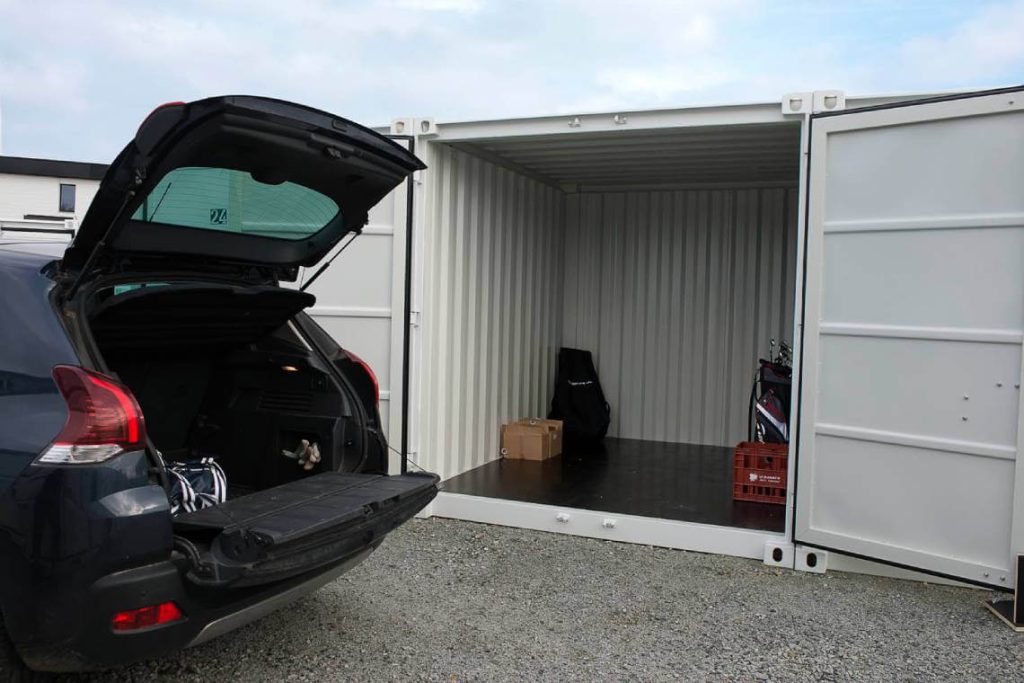 BOX-STOCKAGE-TAILLE-M-avec-vehicule